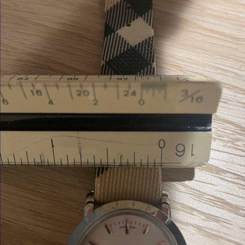 Authentic Burberry Women’s Silver Watch with logo leather band - Picture 4 of 6